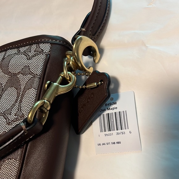 New Coach Hobo in Signature Jacquard - Picture 3 of 7